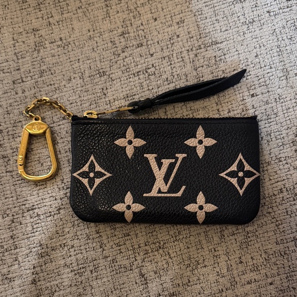 Louis Vuitton Black and Cream Monogram Key pouch - Picture 1 of 9